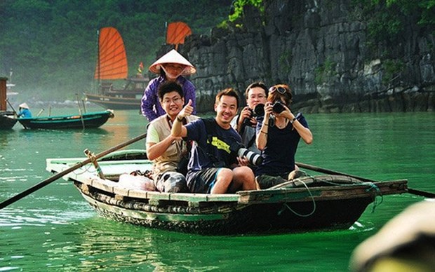 Respaldan a 13 mil guias turisticos de Vietnam afectados por el COVID-19 hinh anh 1