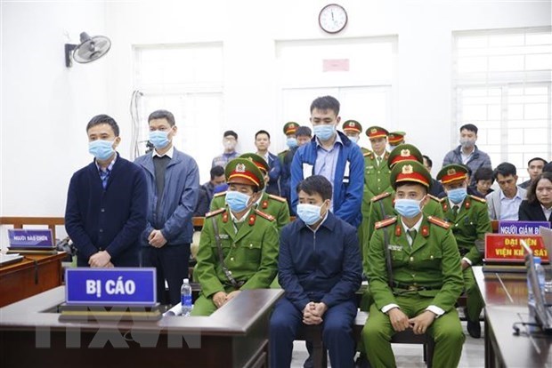 Abriran juicio contra expresidente del Comite Popular de Hanoi en caso de licitacion ilegal hinh anh 1