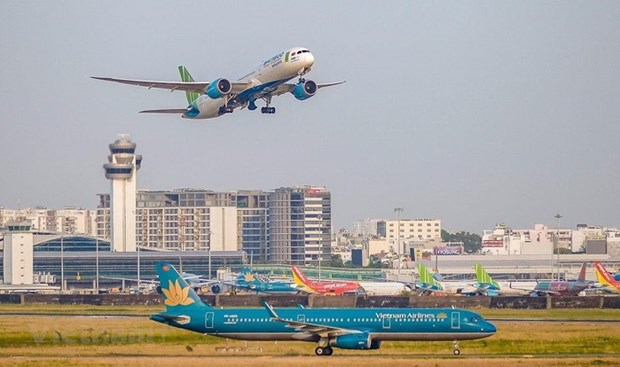 Proponen dos fases piloto para restaurar los vuelos comerciales internacionales regulares hinh anh 1