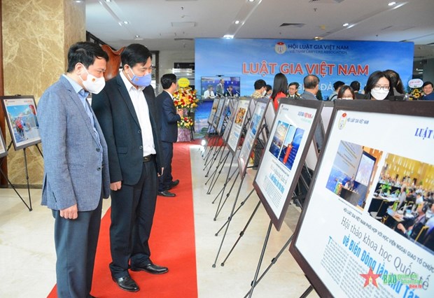 Inauguran exposicion fotografica sobre abogados con el mar e islas de Vietnam hinh anh 2