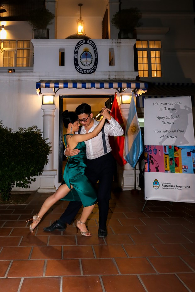 La pasion del tango vibra en Hanoi hinh anh 1
