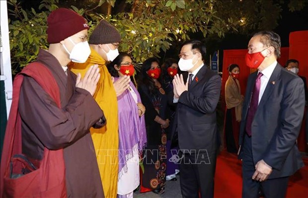Presidente del Parlamento vietnamita se reune con compatriotas en la India hinh anh 1