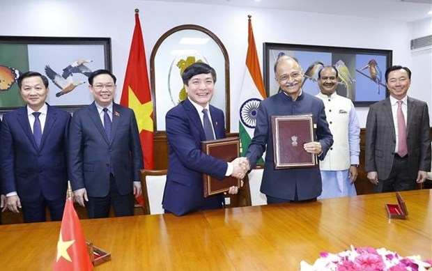 Parlamentos de Vietnam y la India firman cooperacion en sector televisivo hinh anh 1