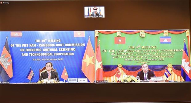Vietnam y Camboya discuten cooperacion bilateral en diversos sectores hinh anh 2