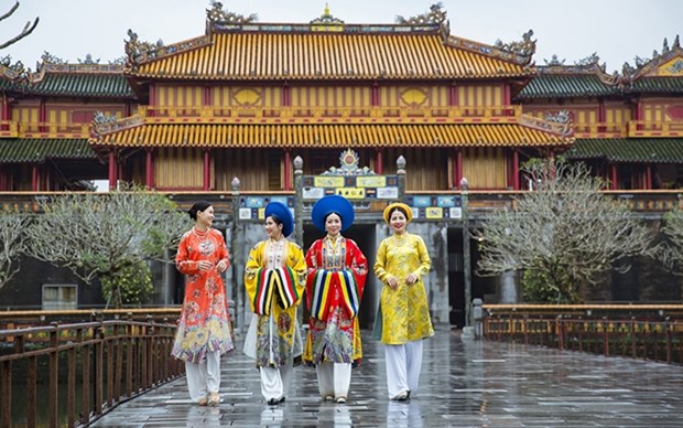 Provincia vietnamita celebra programa para resaltar valores de Ao Dai hinh anh 1