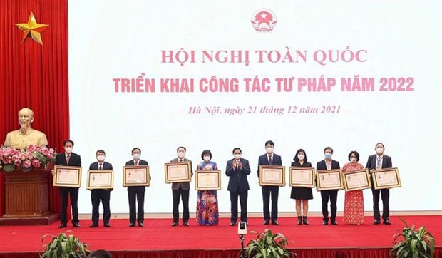 Personas y empresas, centro en elaboracion y ejecucion de la ley, segun premier vietnamita hinh anh 2