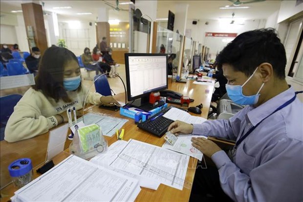 Trabajadores vietnamitas afectados por el COVID-19 reciben asistencia millonaria hinh anh 1