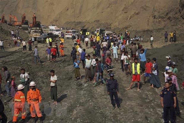 Myanmar acelera esfuerzos para buscar victimas de deslizamientos de tierra en minas de jade hinh anh 1