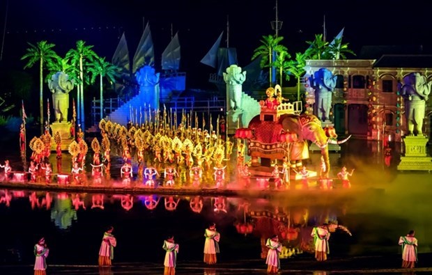 Festival de linternas ilumina ciudad antigua vietnamita hinh anh 1
