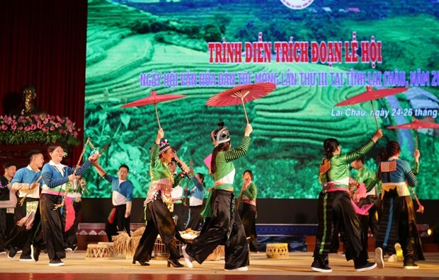 Celebran tercer Festival cultural de la etnia vietnamita Mong hinh anh 1