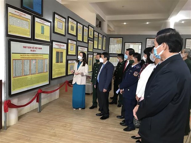 Exposicion evidencia soberania vietnamita sobre archipielagos de Hoang Sa y Truong Sa hinh anh 1