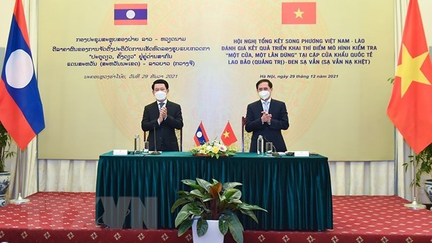 Vietnam y Laos revisan implementacion de “ventanilla unica” hinh anh 1