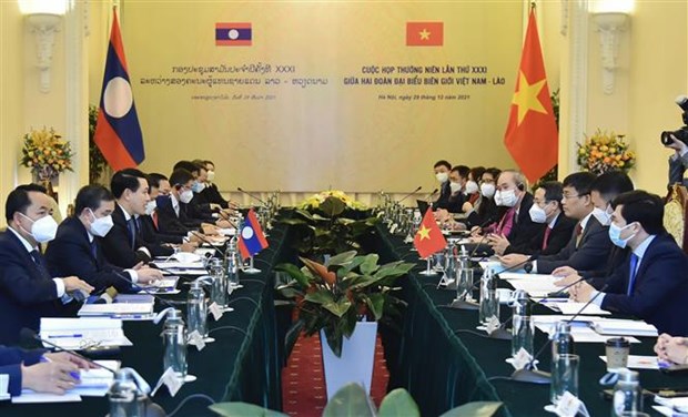 Vietnam y Laos promueven inversion en la infraestructura para facilitar comercio transfronterizo hinh anh 1