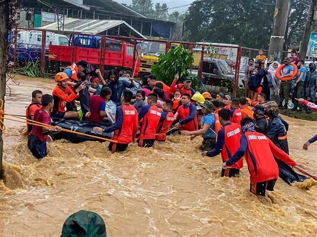 Numero de muertos en Filipinas por el tifon Rai supera los 400 hinh anh 1