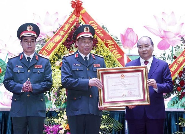 Presidente vietnamita llama a promover investigacion y desarrollo del arte y la cultura militares del pais hinh anh 2