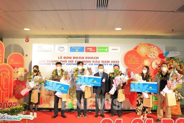 Localidades de Vietnam reciben a los primeros huespedes de 2022 hinh anh 1