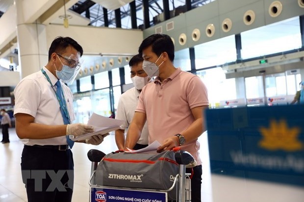 Ciudad Ho Chi Minh emite regulaciones de monitoreo medico para pasajeros en los viajes internacionales hinh anh 1