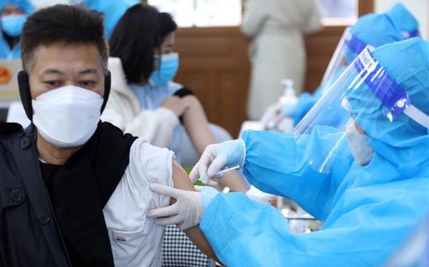 Vietnam entre paises con mayor cobertura de vacunacion en mundo, segun vicepremier hinh anh 1