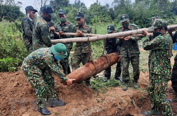 Detectan bomba de 250 kilogramos remanente de la guerra en provincia vietnamita hinh anh 1