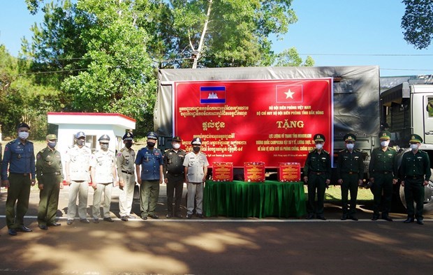 Provincia vietnamita apoya lucha antiepidemica en Camboya hinh anh 1