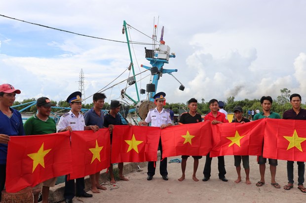 Guardia Costera de Vietnam respalda a pescadores en zona del Suroeste hinh anh 1