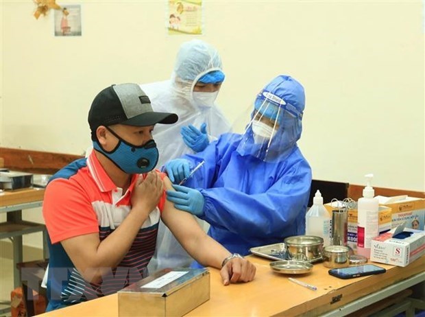 Reporta Vietnam casi 15 mil 800 casos nuevos de COVID-19 hinh anh 1