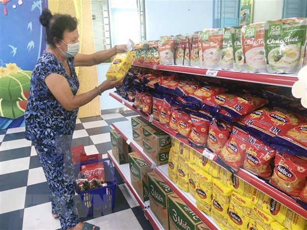 Minimarts de cero dong vietnamita buscan apoyar a personas menos favorecidas hinh anh 1