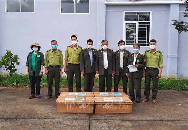 Trabajadores de Parque Nacional de Cuc Phuong rescatan a animales salvajes hinh anh 1