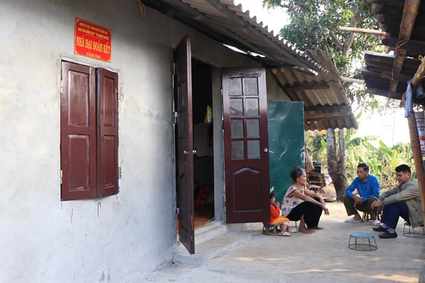 Proyecto de viviendas beneficia a hogares pobres en distrito fronterizo de Vietnam hinh anh 1
