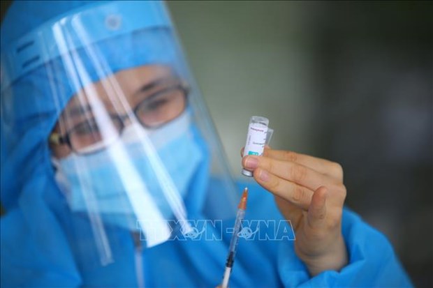 Exigen acelerar mas aun vacunacion contra el COVID-19 en Vietnam hinh anh 1