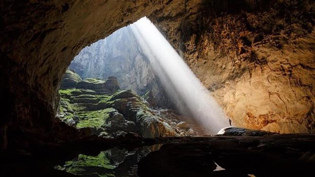 Tour a cueva Son Doong capta atencion especial de turistas en Vietnam hinh anh 1