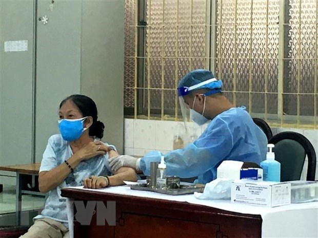 Ciudad Ho Chi Minh completara la vacunacion contra el COVID-19 para el grupo de riesgo hinh anh 1