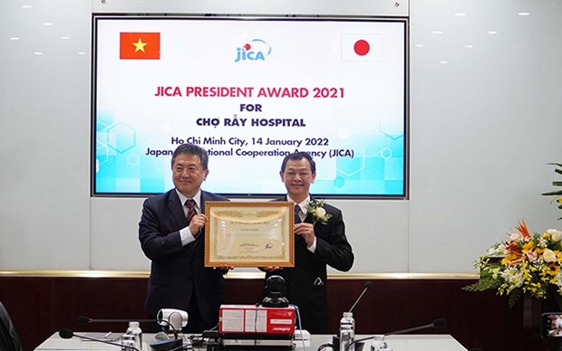 Hospital vietnamita honrado por sus esfuerzos contra el COVID-19 hinh anh 1