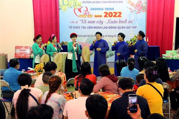 Efectuan programa ¨Reunion del Tet¨ para trabajadores pobres en Ciudad Ho Chi Minh hinh anh 2