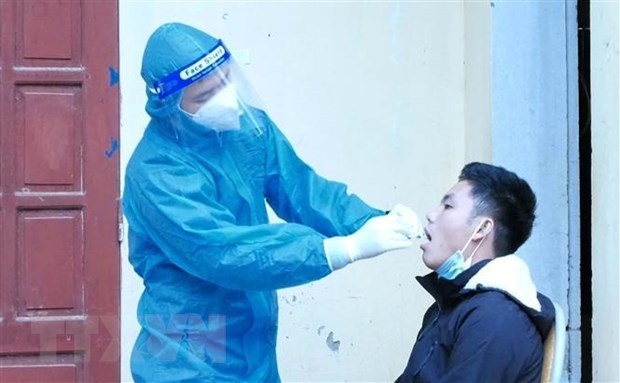 Reduce numero de nuevos casos del coronavirus en Vietnam hinh anh 1