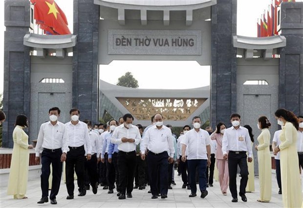 Presidente vietnamita asiste a apertura al trafico de autopista clave del delta del Mekong hinh anh 1