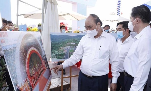 Presidente vietnamita asiste a apertura al trafico de autopista clave del delta del Mekong hinh anh 2