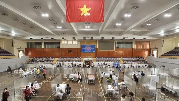 Elogia premier vietnamita logros del sector de salud en 2021 hinh anh 3