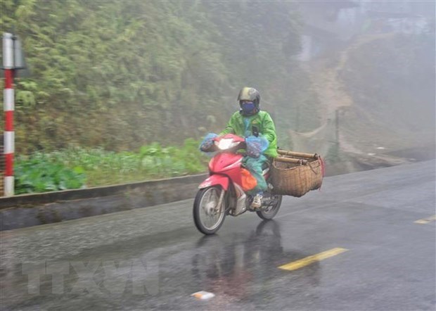 Norte de Vietnam permanece bajo frio intenso y lluvias hinh anh 2