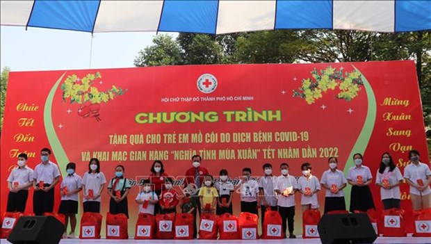 Cruz Roja de Vietnam presta asistencia a necesitados en ocasion del Tet hinh anh 1