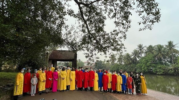 Diplomaticos extranjeros exploran costumbres del Ano Nuevo Lunar en Vietnam hinh anh 1