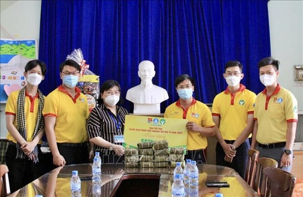 Obsequian regalos del Tet a ninos afectados por el COVID-19 en Ciudad Ho Chi Minh hinh anh 2
