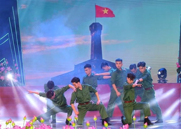 Programa artistico saluda el aniversario 92 del Partido Comunista de Vietnam hinh anh 2