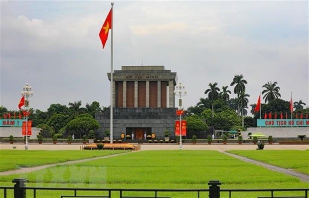 Rendiran tributo al Presidente Ho Chi Minh en ocasion del Tet hinh anh 1