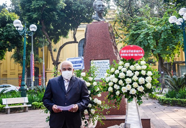Conmemoran en Hanoi natalicio del heroe nacional de Cuba Jose Marti hinh anh 2