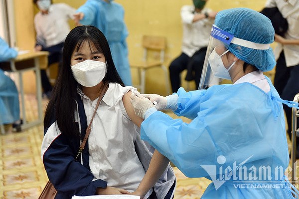 A favor de la vacunacion mas del 60 por ciento de los padres en Vietnam, segun encuesta hinh anh 1
