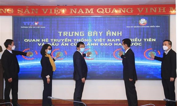 Exhiben fotos sobre las relaciones tradicionales entre Vietnam y Corea del Norte hinh anh 1
