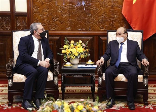 Presidente vietnamita recibe a embajadores de Singapur y Egipto hinh anh 2