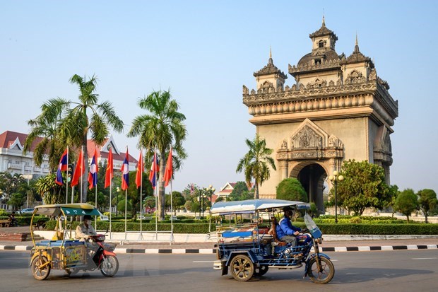 Laos estimula el turismo local para recuperar economia hinh anh 1