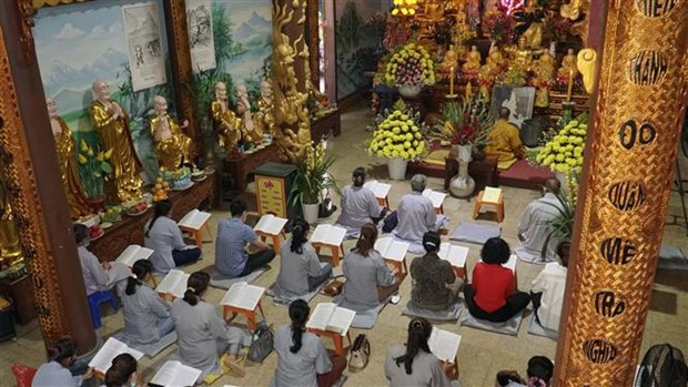Vietnamitas residentes en Laos oran por la paz y prosperidad hinh anh 1